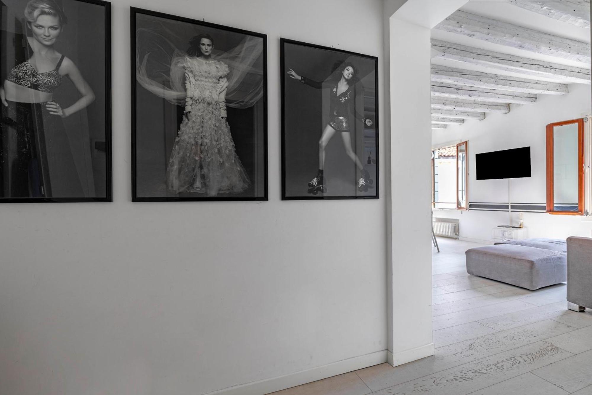 Black And White Apartment Venedig