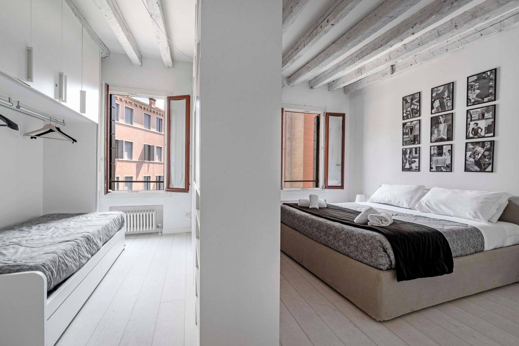 Black And White Apartment Venedig
