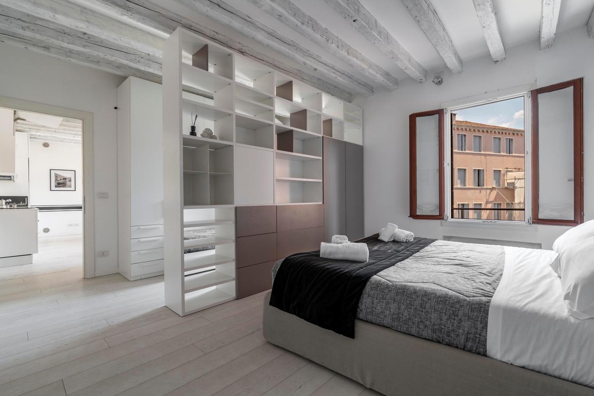 Apartment Black And White Venedig